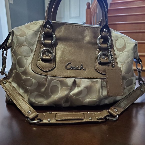 Coach Handbag - Picture 1 of 2